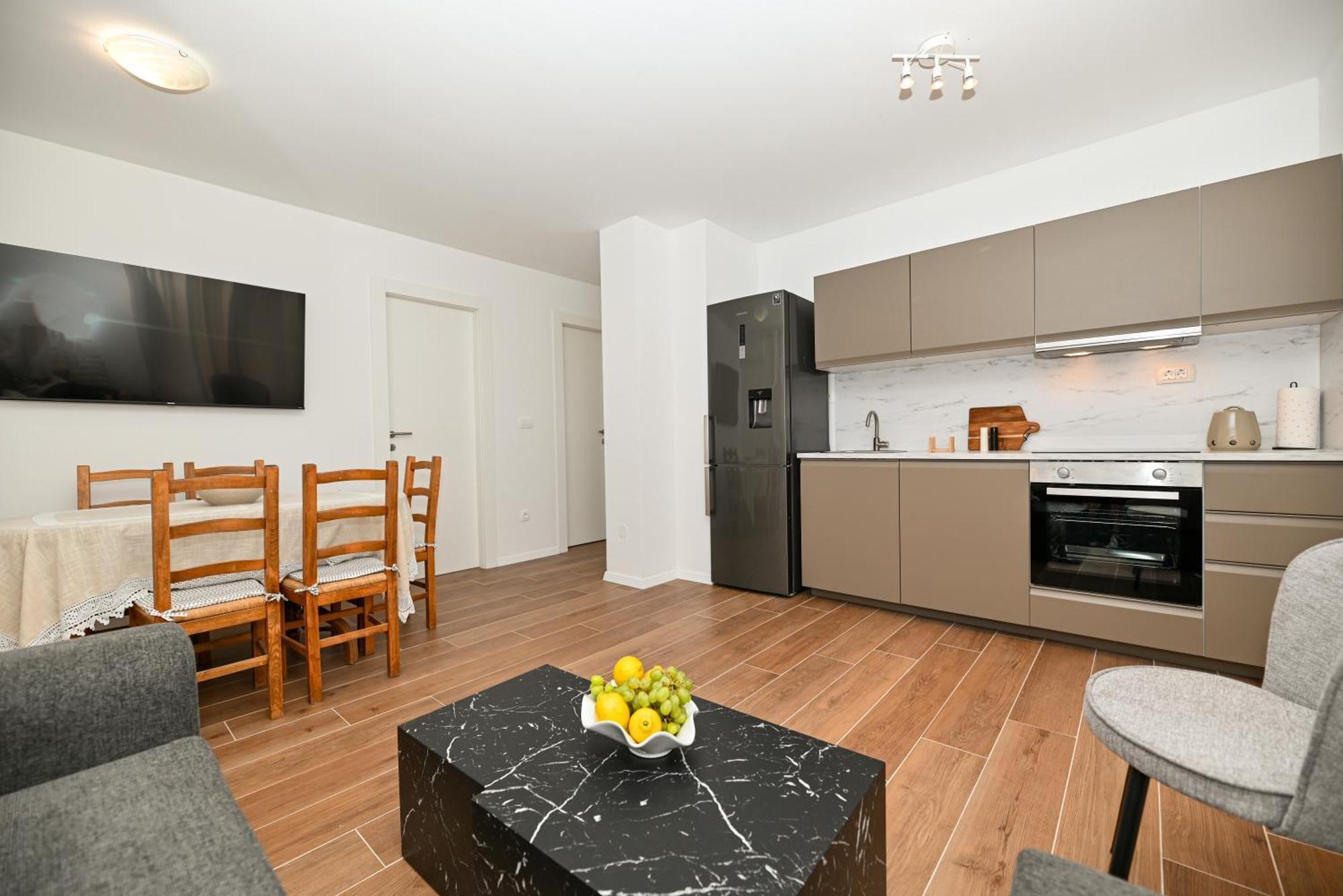 Downtown Apartments Maar Трогир Екстериор снимка
