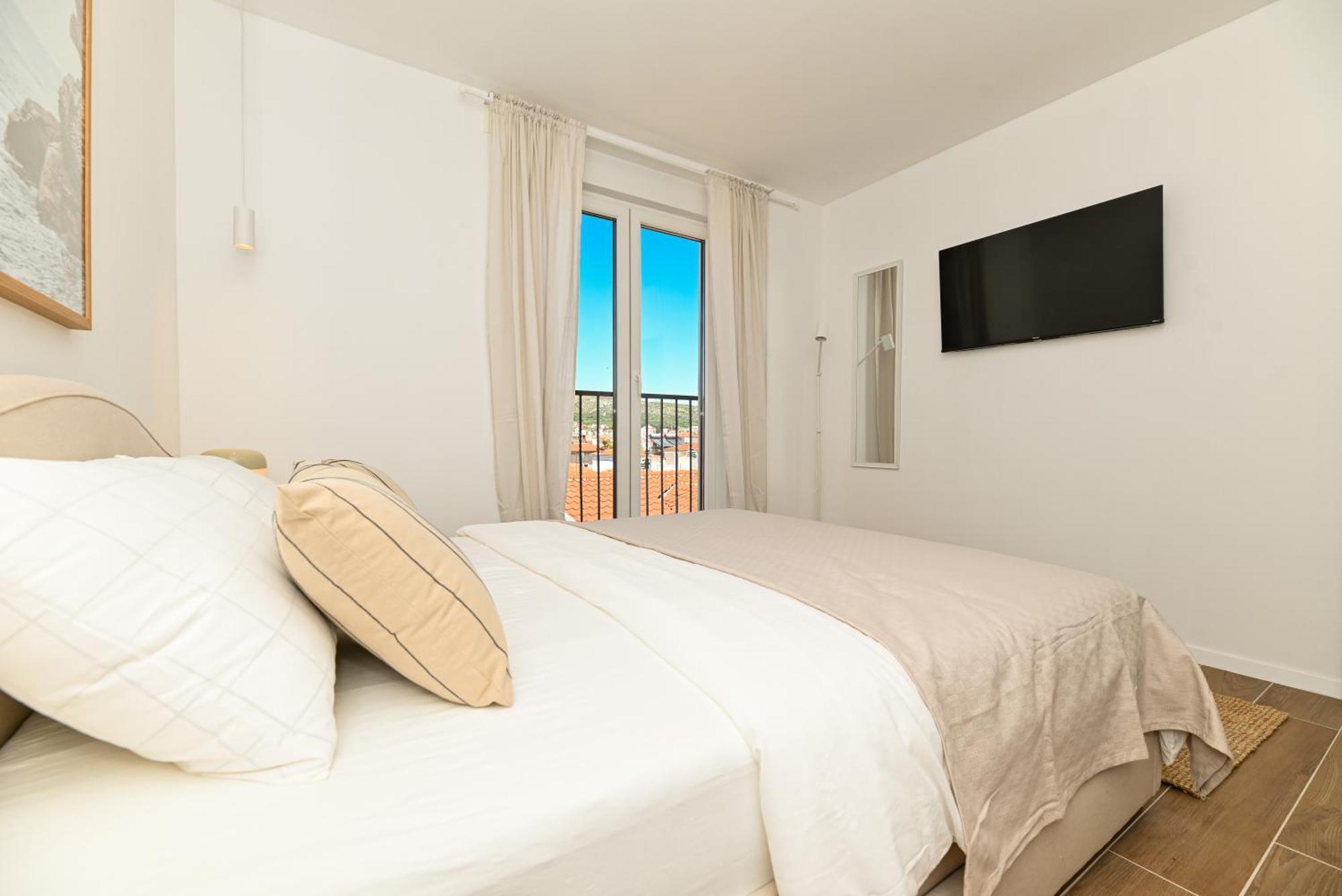 Downtown Apartments Maar Трогир Екстериор снимка