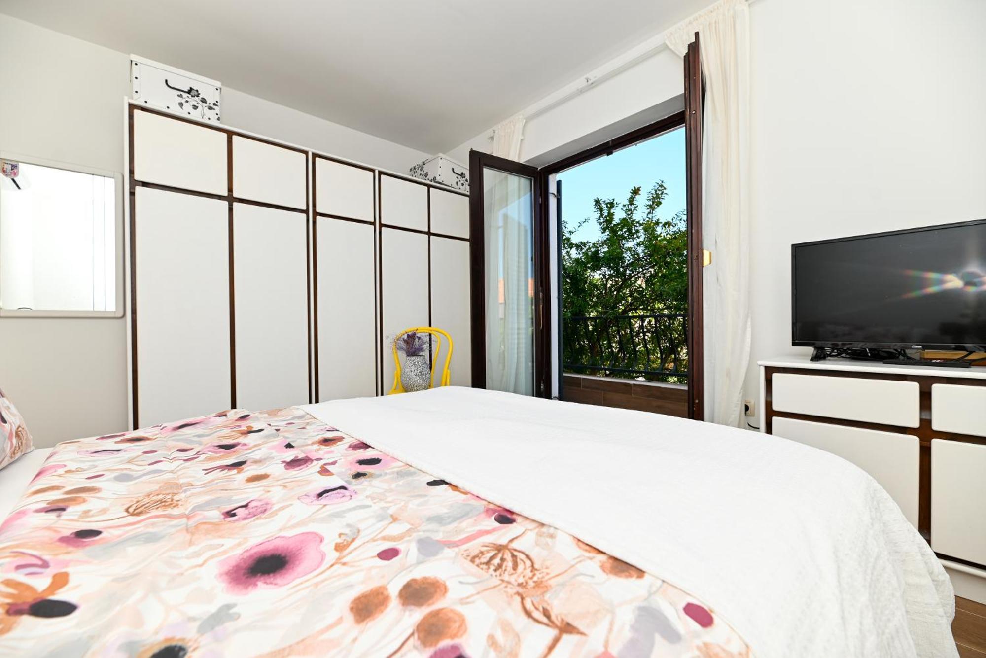 Downtown Apartments Maar Трогир Екстериор снимка