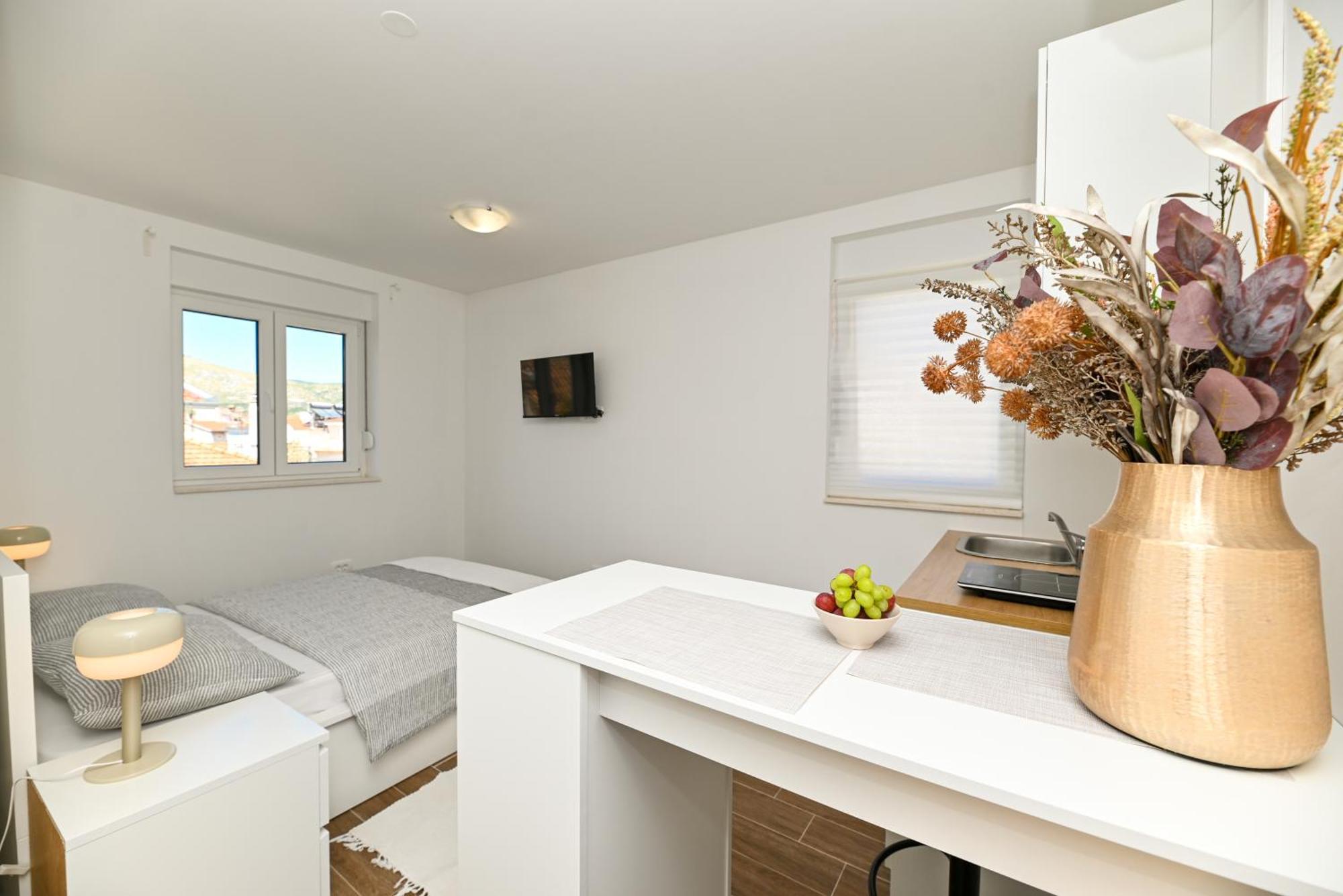 Downtown Apartments Maar Трогир Екстериор снимка