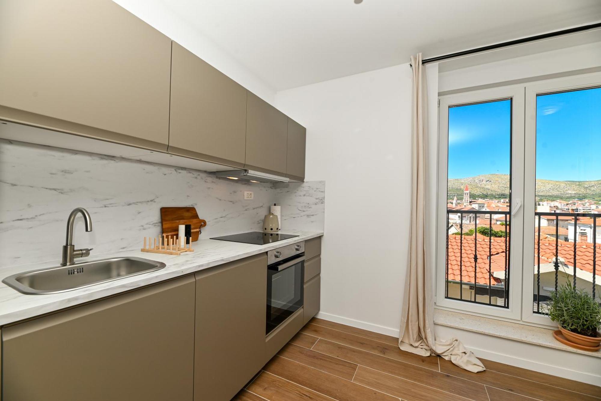 Downtown Apartments Maar Трогир Екстериор снимка