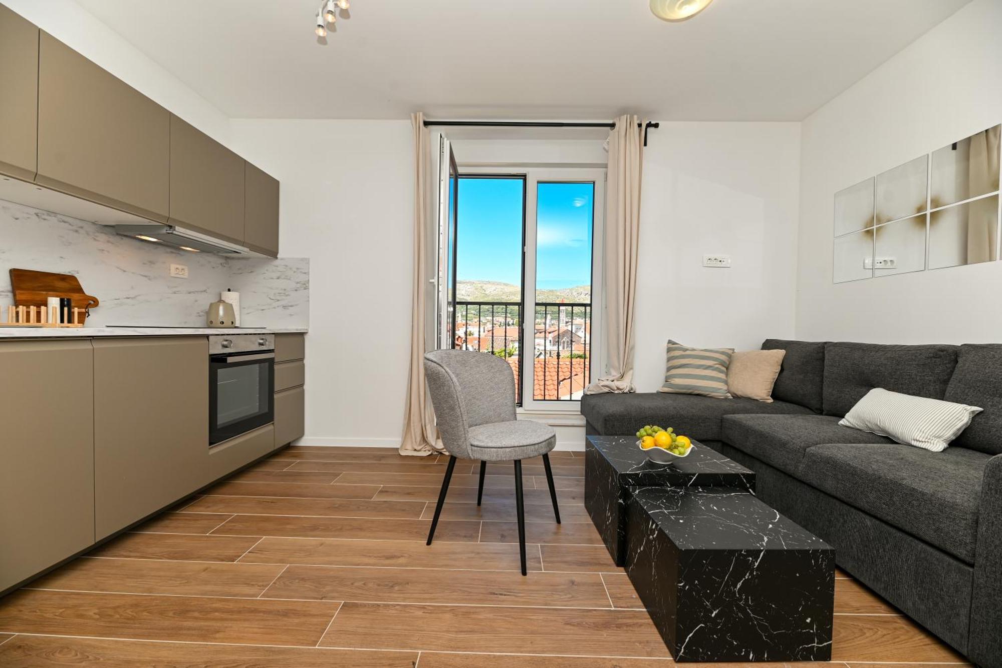 Downtown Apartments Maar Трогир Екстериор снимка