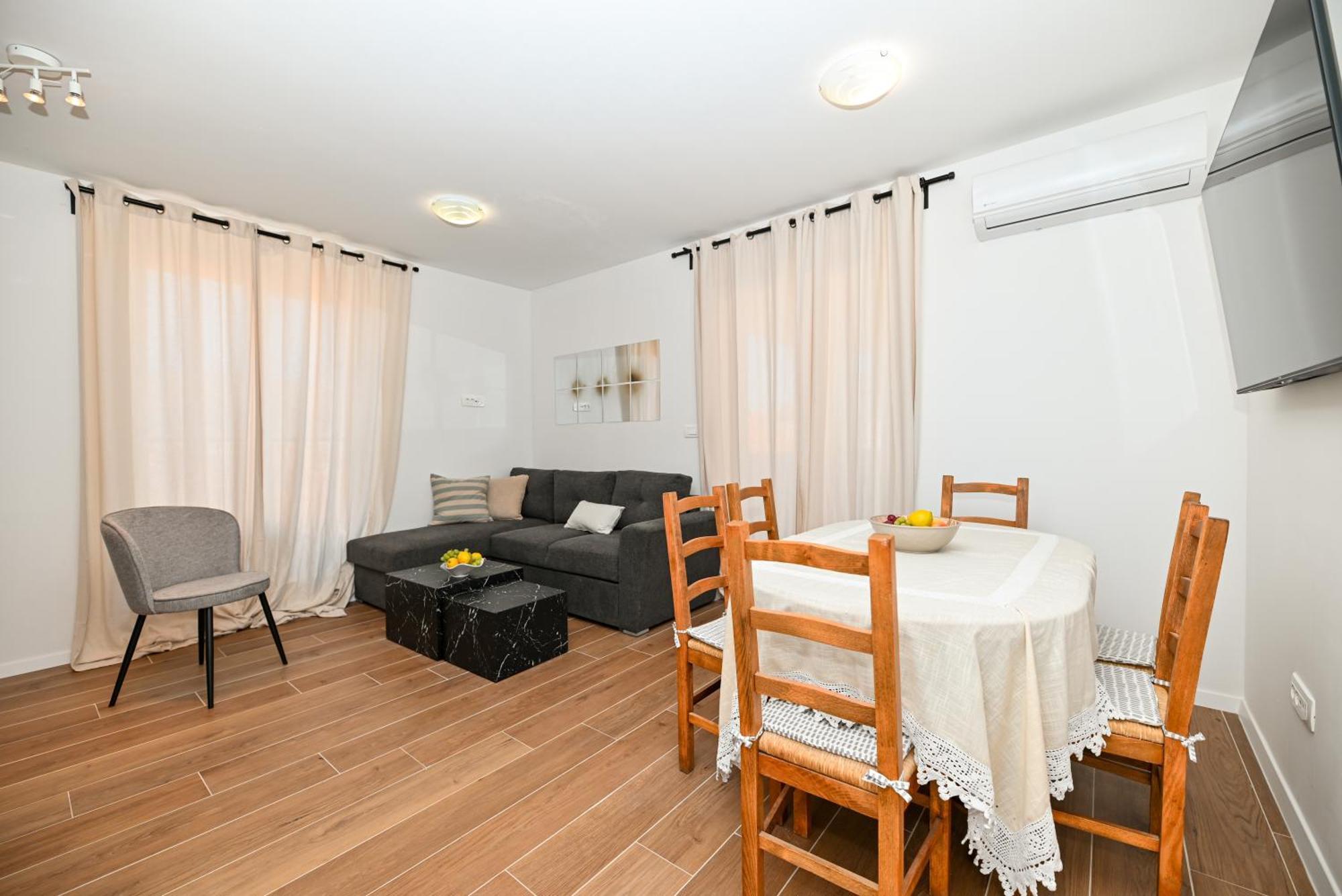 Downtown Apartments Maar Трогир Екстериор снимка